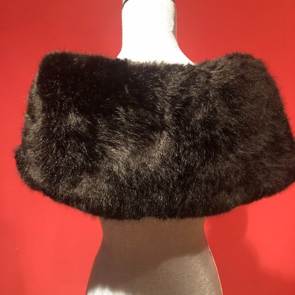 Bebe Faux Fur Stole - Picture 2 of 4